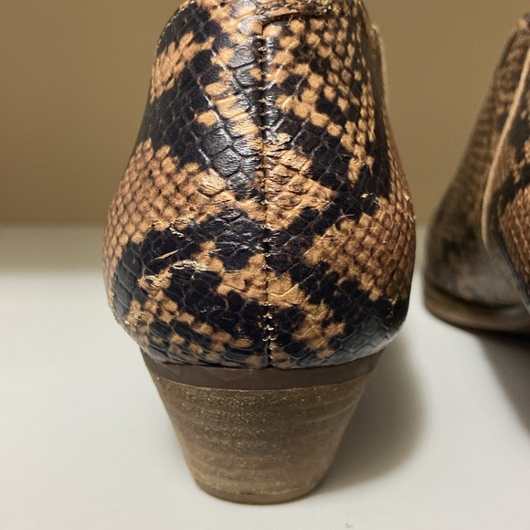 Chelsea & Violet Snakeskin pattern leather booties size 6.5 - Picture 6 of 11